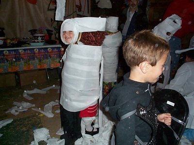 ./2001/Halloween/thumbDCP01129.JPG"