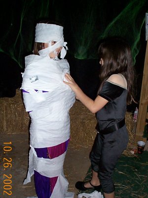 ./2002/Halloween/thumbVDCP01852.JPG"