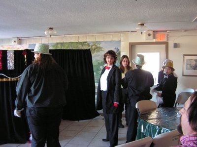 ./2006/Puppets/thumboutreachDec050012.JPG"