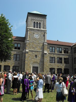 ./2011/Graduation/thumbVDSCF1280.JPG"